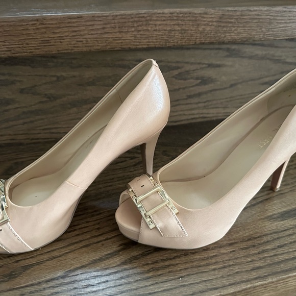 Nine West peep toe. Gently used. Mint condition. - Picture 2 of 6